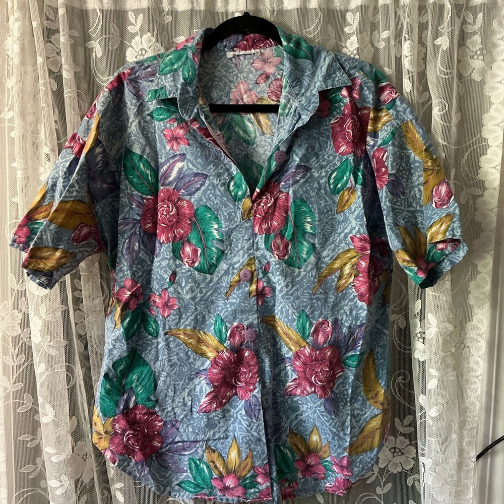 Vintage women’s Floral Blue Shirt size large